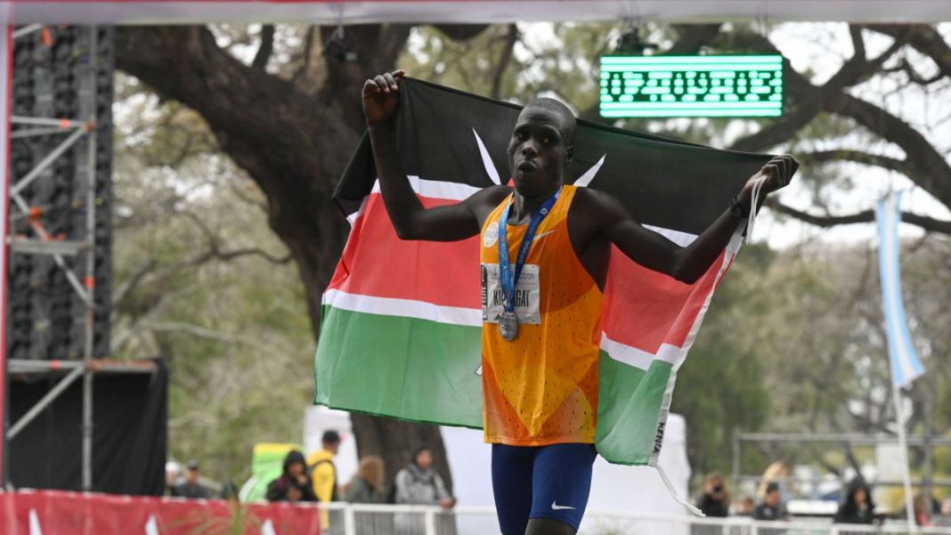 los-kenianos-dominan-la-maraton-de-buenos-aires-por-segundo-ano-consecutivo