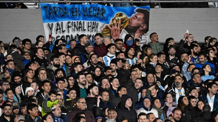 la-espectacular-bandera-de-la-seleccion-argentina-que-se-estrenara-en-el-partido-ante-paraguay