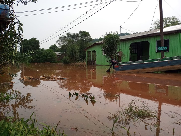 misiones:-inundaciones,-pueblos-aislados-y-evacuados-por-la-extraordinaria-creciente-del-rio-uruguay