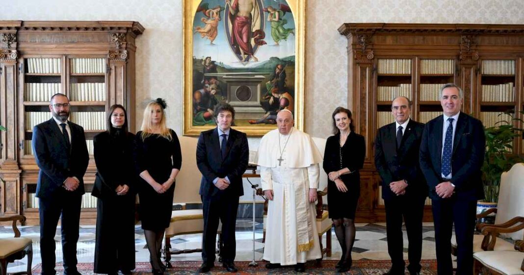 tras-el-encuentro-entre-milei-y-el-papa-francisco,-un-diplomatico-fue-designado-embajador-ante-el-vaticano
