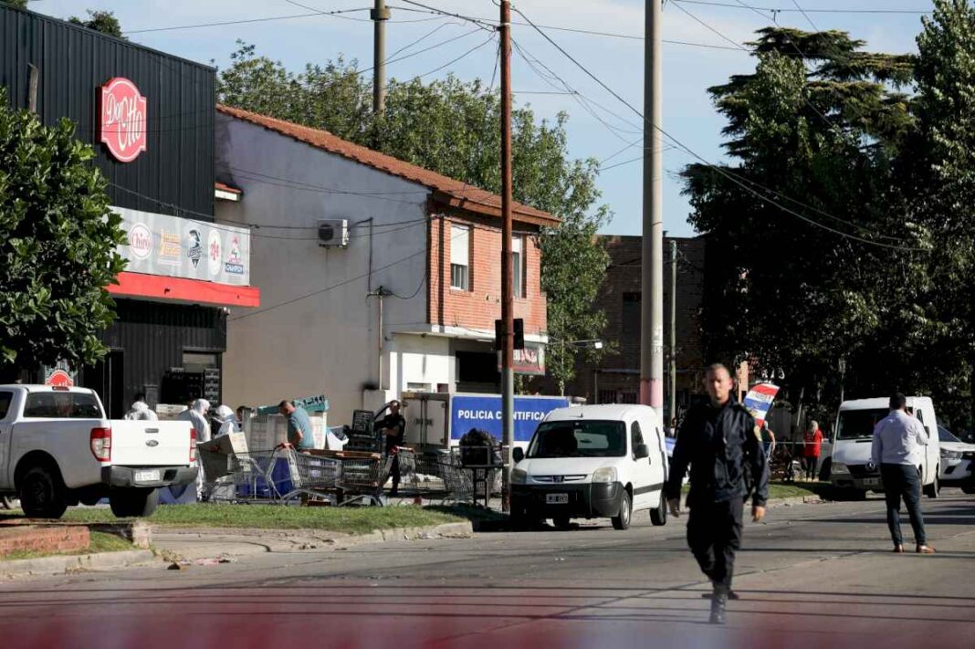 como-fue-el-momento-en-los-que-el-comerciante-disparo-cuatro-balazos-contra-el-ladron-en-la-plata