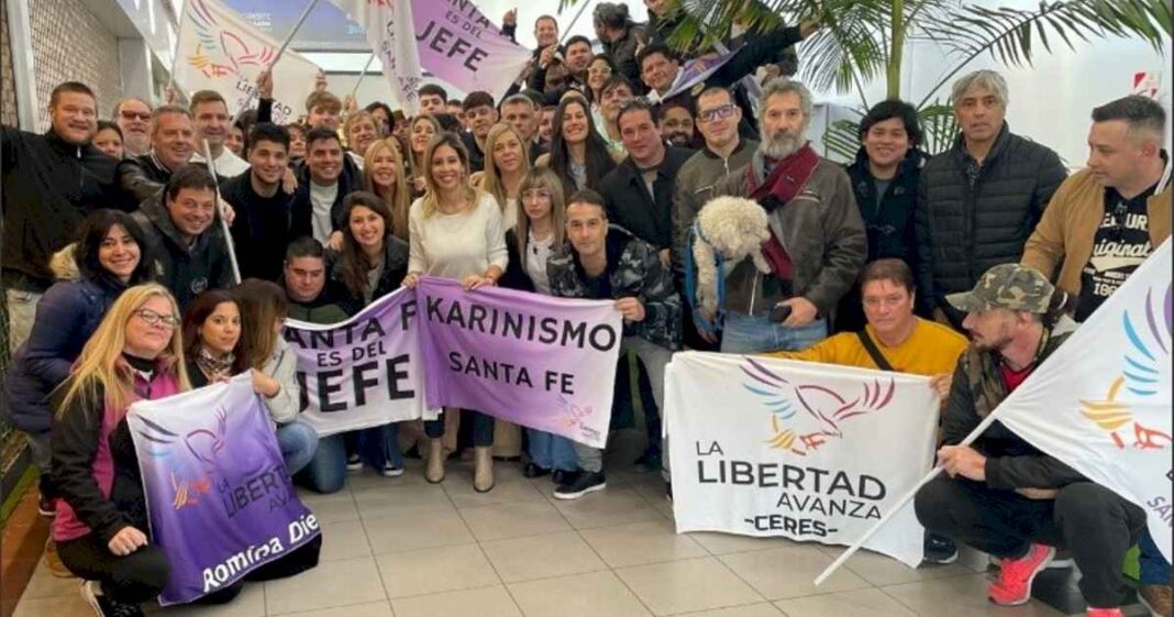 «nace-el-karinismo-puro»:-karina-milei-llego-a-santa-fe,-en-medio-de-la-euforia-de-los-jovenes-libertarios