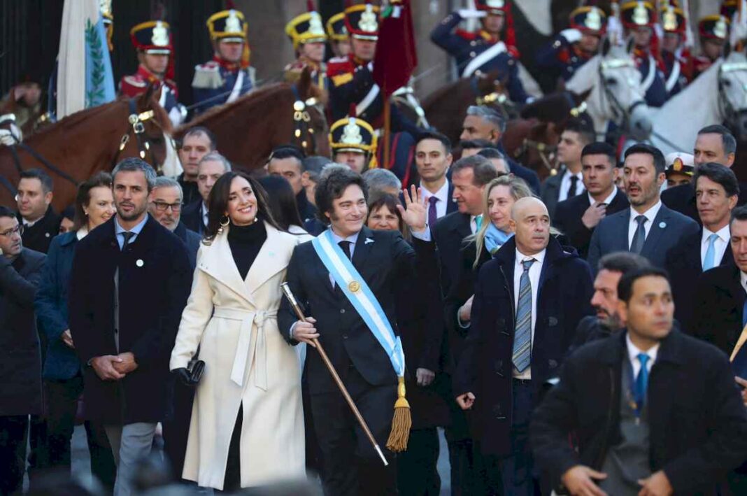 javier-milei-en-la-celebracion-del-25-de-mayo:-en-vivo,-el-acto-en-el-cabildodecordoba