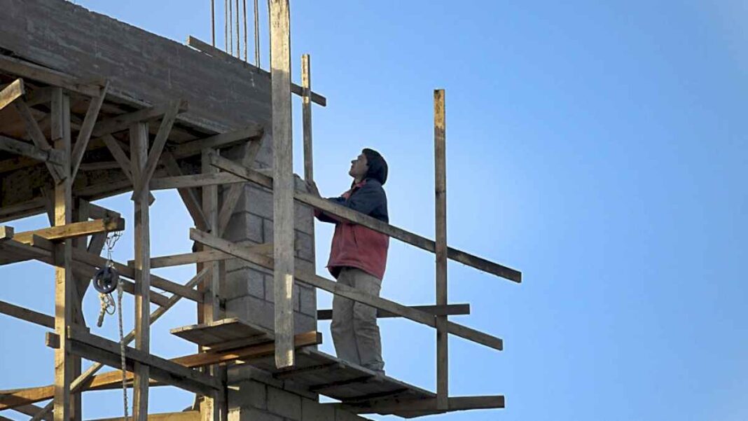 25%-menos-de-empleo-privado-en-la-construccion:-estudio-de-la-unlpam-analiza-el-impacto-de-la-recesion-en-la-provincia