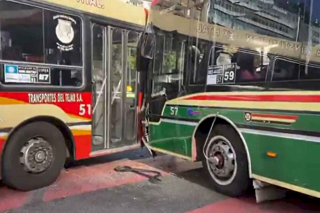 choque-de-colectivos-en-la-avenida-9-de-julio:-al-menos-20-heridos