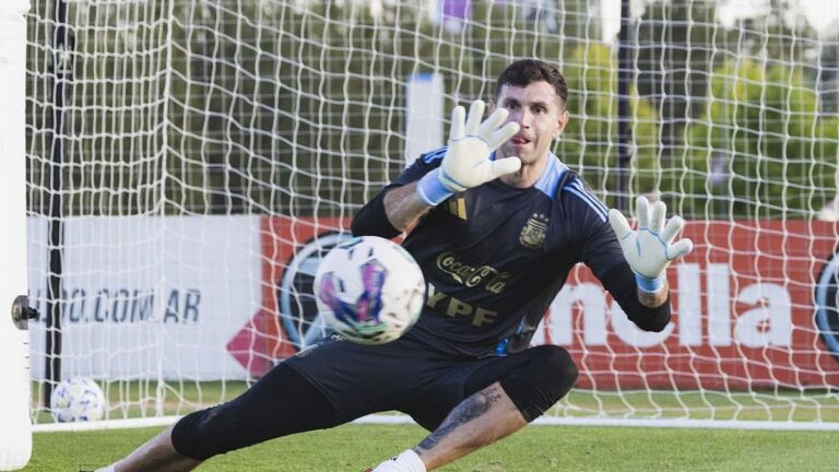 La Selección llegó a Paraguay se perfila un equipo que viene de golear más un regreso estelar
