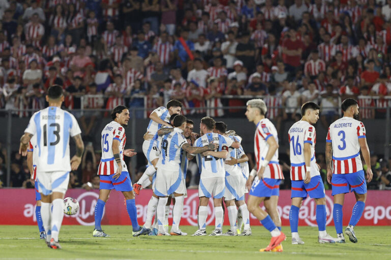 Lautaro abrió el marcador con asistencia de Enzo Fernández y del VAR