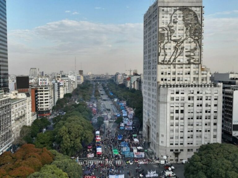 Milei analiza demoler el ex Ministerio de Desarrollo Social que lleva la imagen de Eva Perón