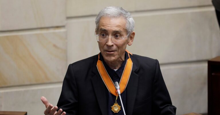 Compulsan copias para investigar al padre Francisco de Roux por presunto encubrimiento abusos sexuales perpetrados por un cura