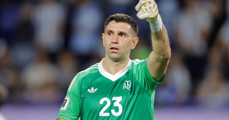 Dibu Martínez, tras cerrar el año con la Selección: del partido con récord a la fuerte advertencia para sus compañeros