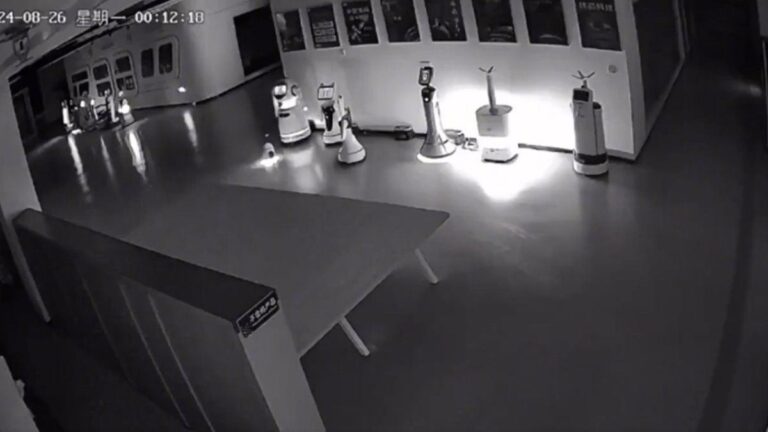 Un robot con IA intentó convencer a otros de abandonar sus trabajos y fue captado por las cámaras de seguridad