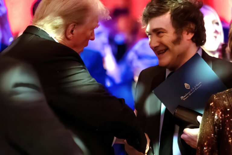 Según Bloomberg: por qué Donald Trump y Javier Milei están en las antípodas en cuanto a austeridad