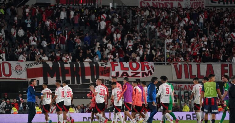 Del «movete River, movete» a silbidos para el equipo de Gallardo en el 1-1 ante San Lorenzo