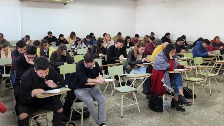 El Gobierno reglamentó los exámenes a empleados públicos: todos los detalles