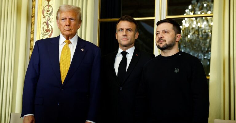 Emmanuel Macron encabezó una reunión trilateral con Volodimir Zelensky y Donald Trump
