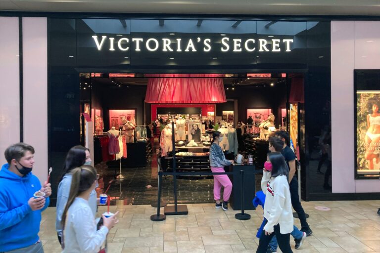 Victorias Secret llega a un shopping del centro porteño inspirado en la famosa tienda Le Bon Marché de París