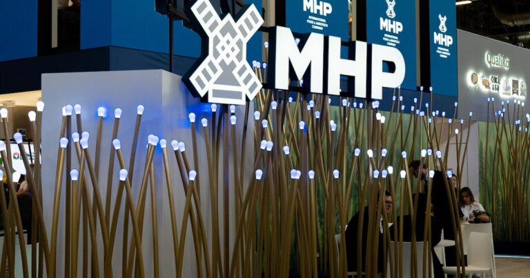 El grupo alimentario MHP presenta una OPA para comprar la empresa avícola española Uvesa