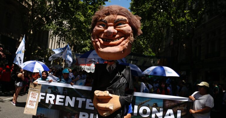 Hicieron una mega encuesta entre votantes K y hubo resultados inquietantes contra Javier Milei