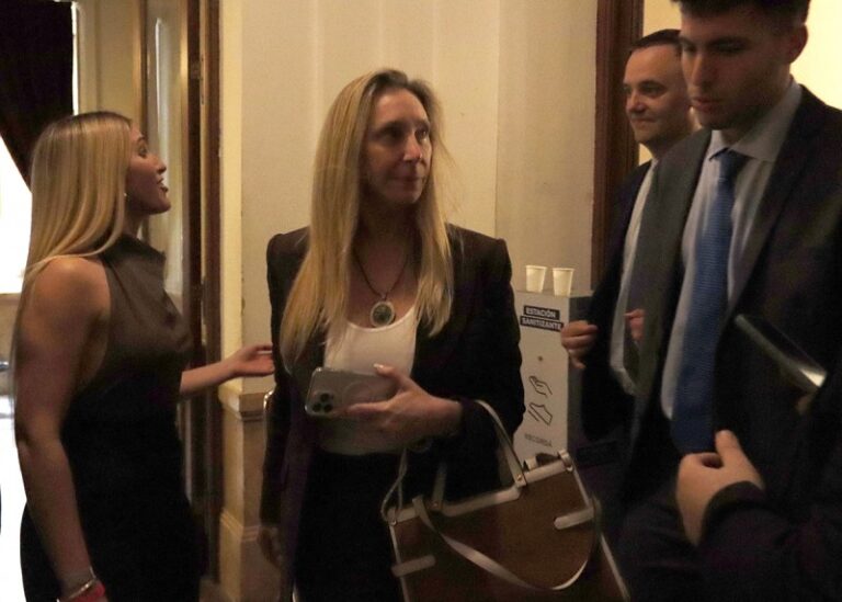 Karina prohíbe a la prensa en su acto y los Menem quieren que sea la candidata muda