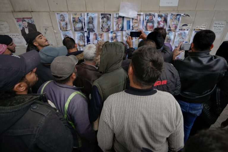 El horror de las fosas comunes en Siria, otro oscuro hallazgo sobre la brutal represión de la era Al-Assad
