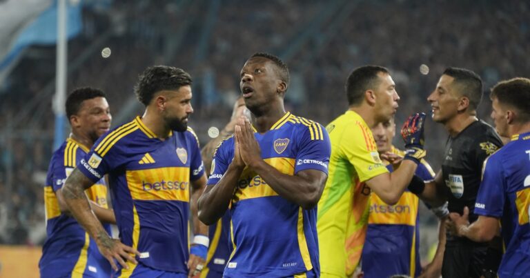 Cascini, tras la derrota de Boca con Racing: «Cada vez que venimos a esta cancha nos roban»