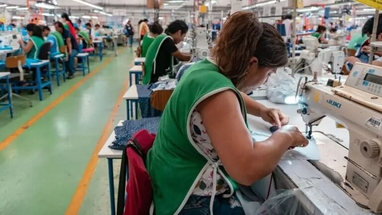 Las cámaras de indumentaria cruzaron al Gobierno por la baja de impuestos a las importaciones