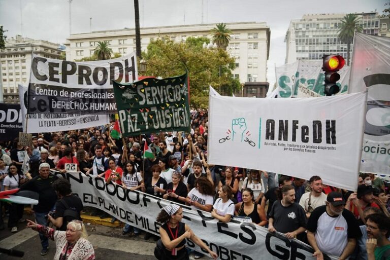 Leé el Documento del Encuentro Memoria, Verdad y Justicia que denuncia a Milei y a sus cómplices