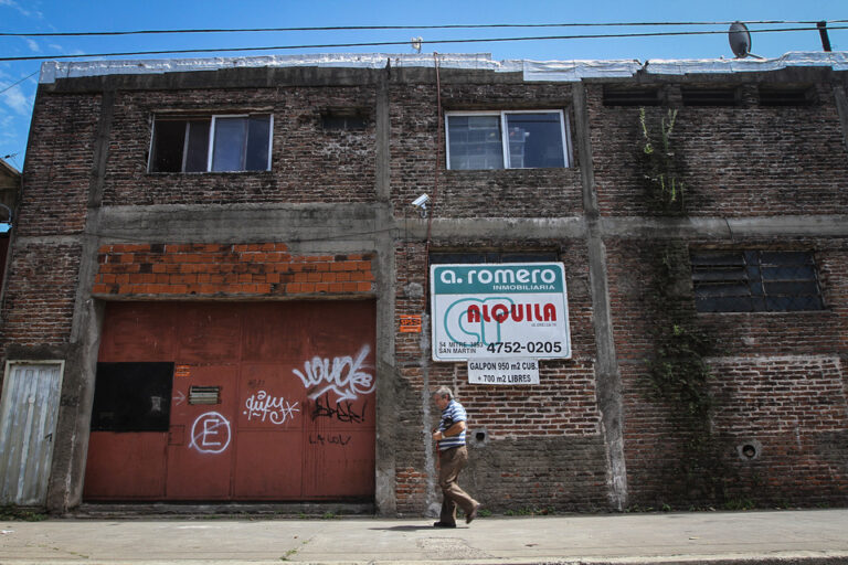 Con Milei, la industria está peor que la de Togo, Ucrania y Ruanda