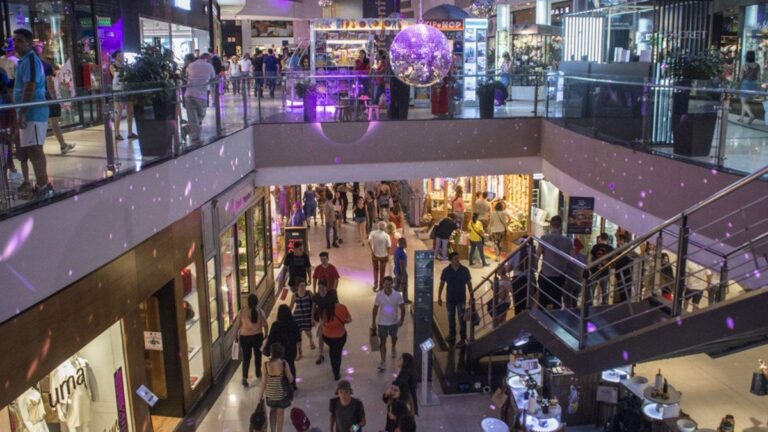 Dos reconocidas marcas de ropa femenina anunciaron que cierran tras más de 30 años