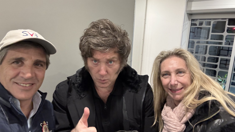 Javier Milei partió rumbo a EEUU: posible reunión con Donald Trump y recibe un nuevo premio