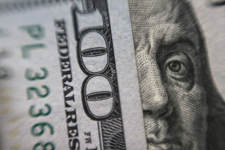 Dólar blue, dólar hoy: a cuánto cotizan el viernes 4 de abril de 2025