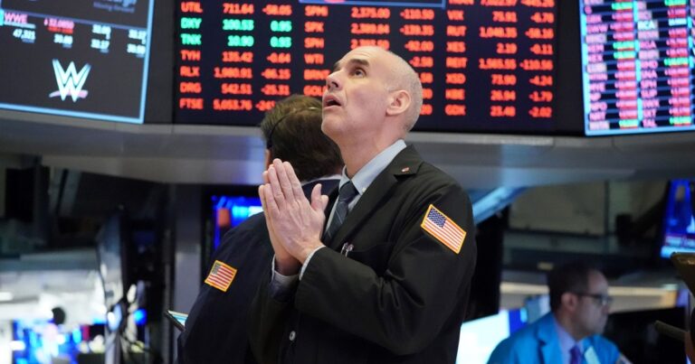 Acciones y bonos argentinos se suben al rebote global tras el «lunes negro»