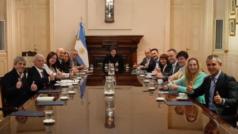 Javier Milei encabeza una nueva reunión de Gabinete y sigue de cerca el paro de la CGT