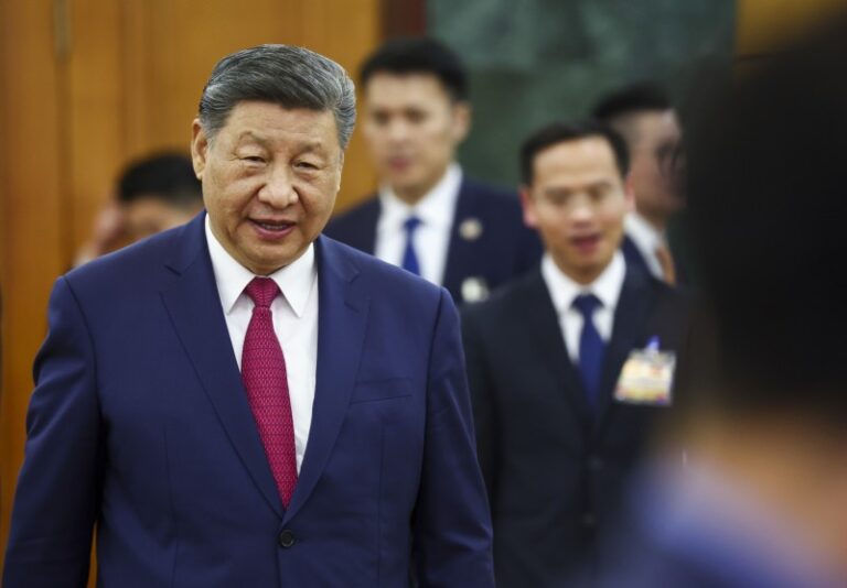 China cruzó al secretario del Tesoro y le pidió a Trump que no sabotee la relación con Argentina