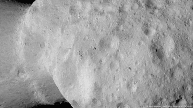 Las impactantes imágenes de la NASA sobre un asteroide con forma extraña