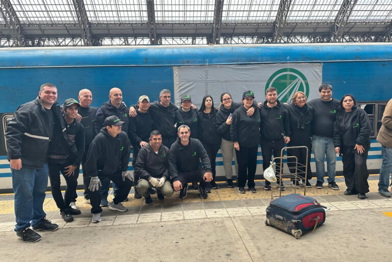 El tren solidario llegó a Campana y sigue rumbo hacia Zárate