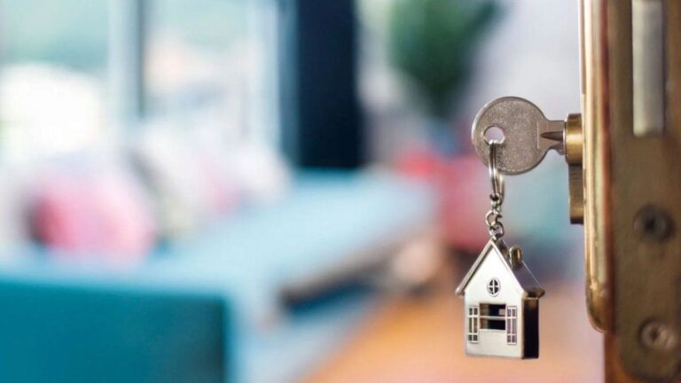 Aumentaron más de un 25% los alquileres en dólares en CABA en un año