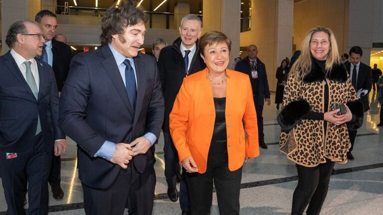 El FMI confirmó que no está cerrada la primera revisión del acuerdo con la Argentina