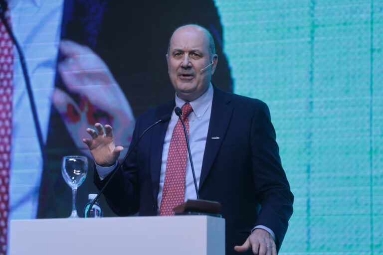 Gobierno | Sturzenegger piensa seguir utilizando la motosierra y ahora apunta al INTA y ANMAT