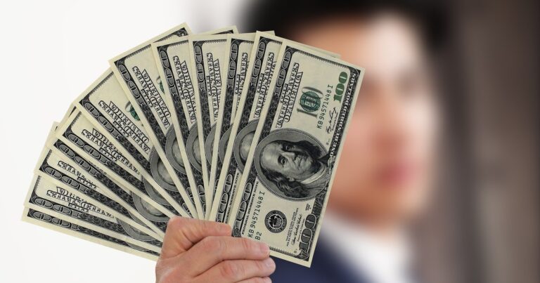 El «efecto Fantino»: subió el dólar blue y ya roza los $ 1.300