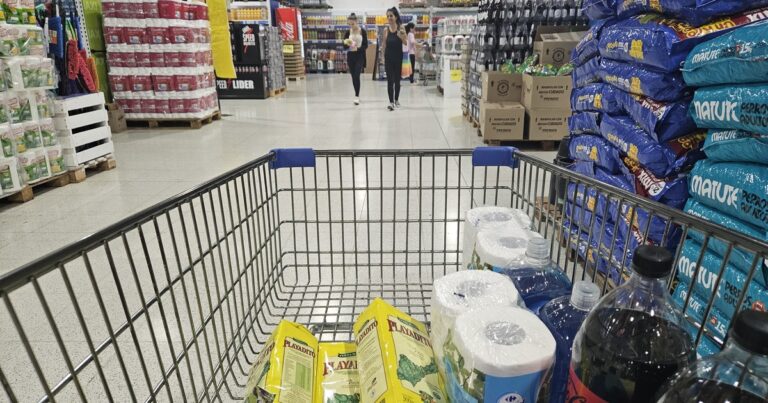 Consumo masivo: el dato que entusiasma al Gobierno, pero mantiene en alerta a los supermercados