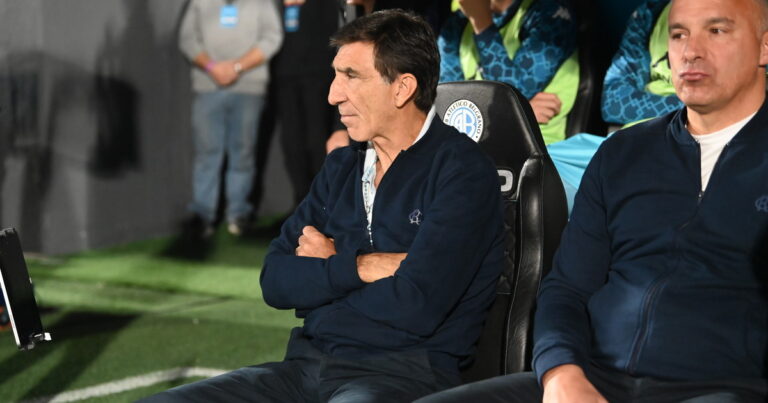 Gustavo Costas: la mención sobre Salas y «a Duván lo putearía por la jugada del primer tiempo y lo aplaudiría por el golazo»