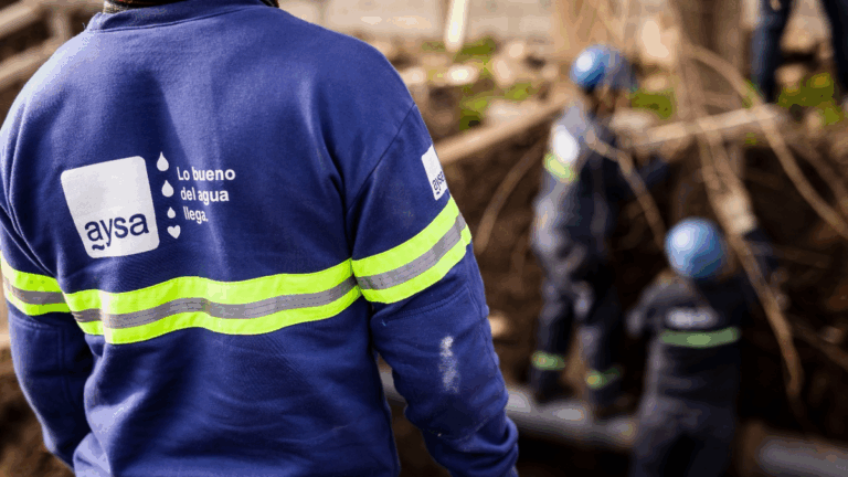El Gobierno avanza con la privatización total de AYSA y autoriza la venta del 90% del paquete accionario