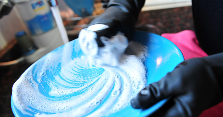 Empleadas domésticas 2025: los empleadores ya pueden adherirse al débito automático para pagar aportes y contribuciones