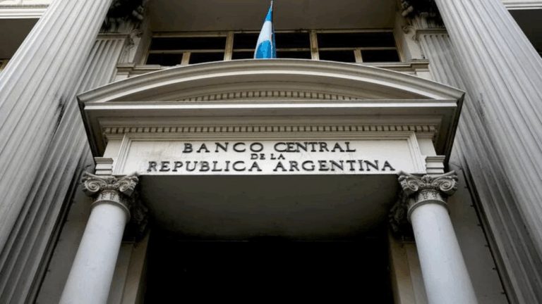 Reservas: el déficit de servicios creció a u$s928 millones en julio