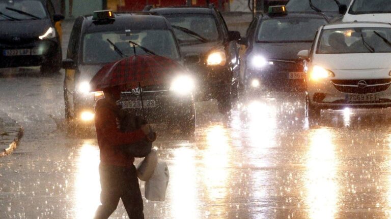 Preocupante alerta meteorológica por tormentas para Buenos Aires y 12 provincias más: el informe del SMN