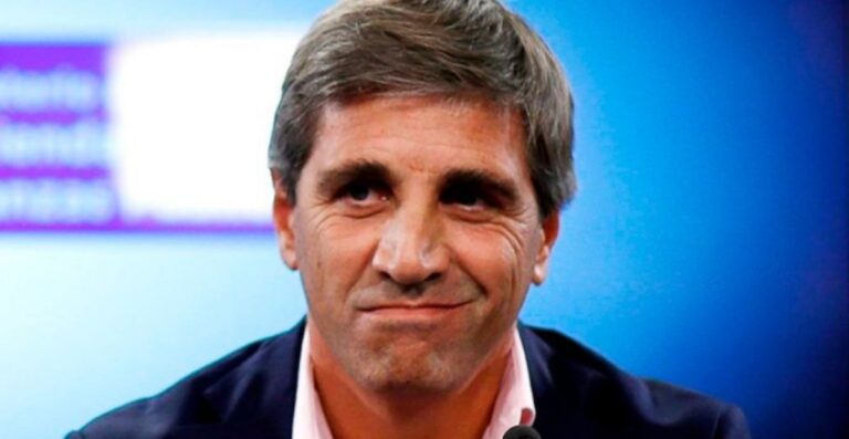 Vencimientos y tasas récord. El plan de Caputo que vacía fábricas