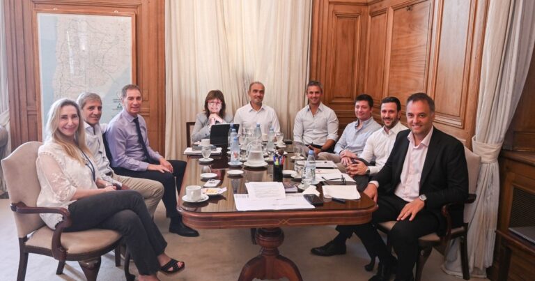 Javier Milei le ordenó a su mesa política que se instale en el Senado para monitorear la reforma laboral