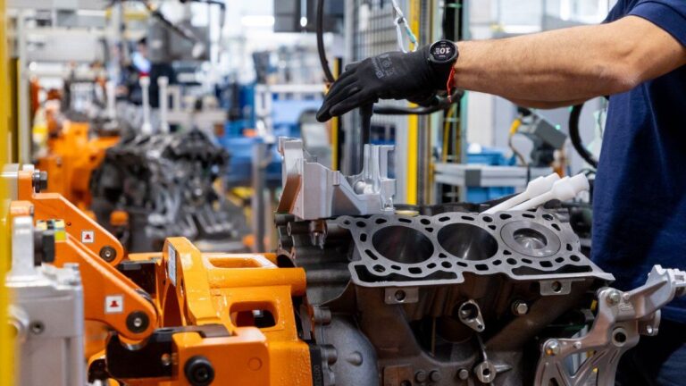 La producción automotriz encadenó en febrero su séptimo retroceso consecutivo: se contrajo un 30,1% anual