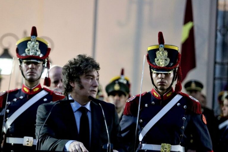 Milei analiza indultar a los militares genocidas el 24 de marzo